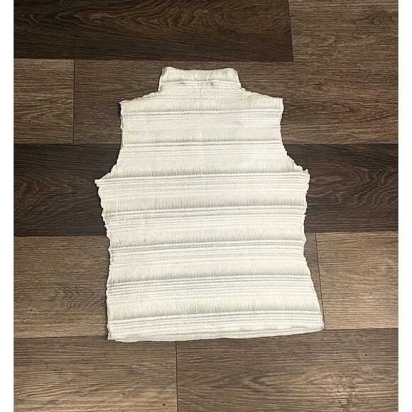 Apropos Women Sleeveless Blouse - Picture 1 of 3